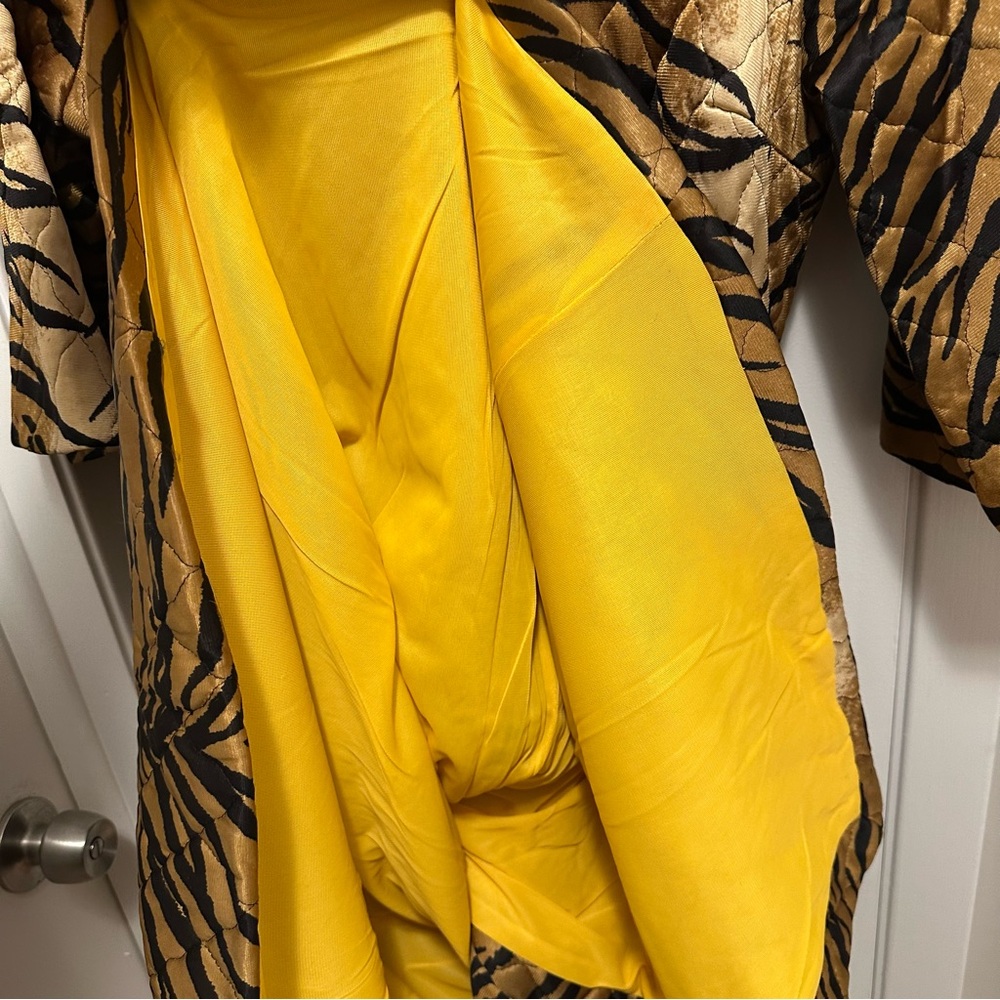 Vintage 60s Tiger Print Quilted House Dress Robe Sz 10 Union Made Velvet Neck - Picture 5 of 12